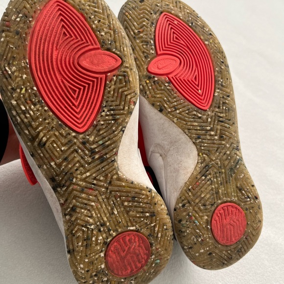 Size 1.5 Kyrie Irving 11.23 - Picture 4 of 4